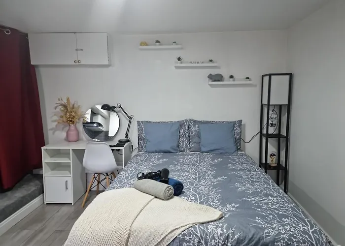 Charming, Cosy Hideaway With Free Wifi, Parking